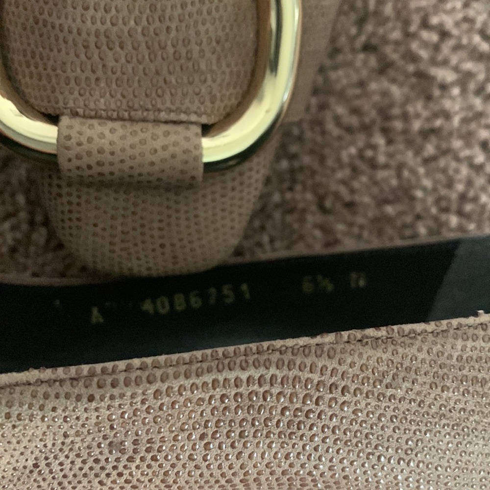 Stuart Weitzman Size 6 1/2 Like New Only Use A Co… - image 3